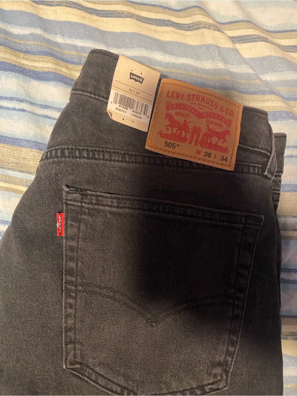Levi's Men's 505 Straight Jeans in Black Wash Size 36 x 34 BNWT